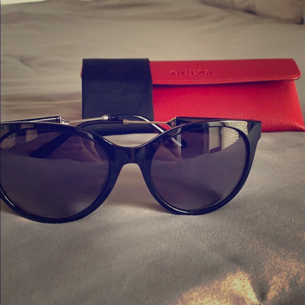 ITALIAN GUESS SUNGLASSES